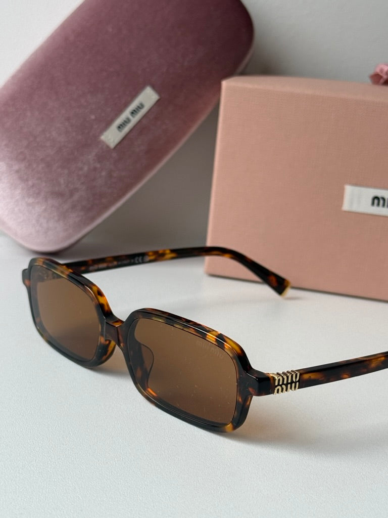 MIU MIU サングラス MU11ZSF VAU2Z1 52 HAVANA/BROWN Miu Miu MU11ZSF Havana Brown Rectangular Sunglasses