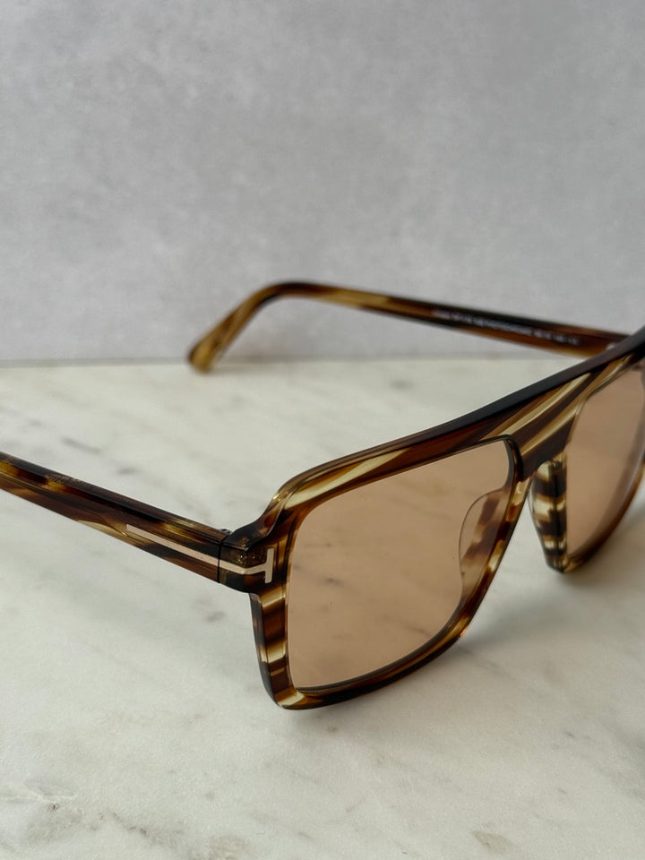 Aviator sunglasses side view with tortoise frame and brown tinted lenses