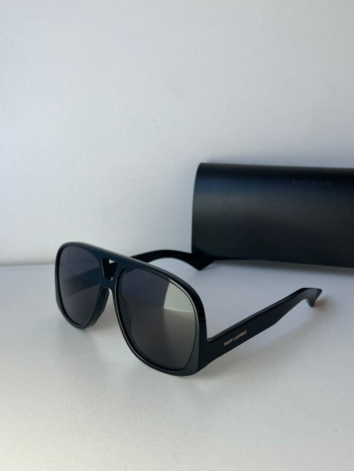 Saint Laurent Gafas de sol estilo aviador clásicas en negro con logo metálico 11M