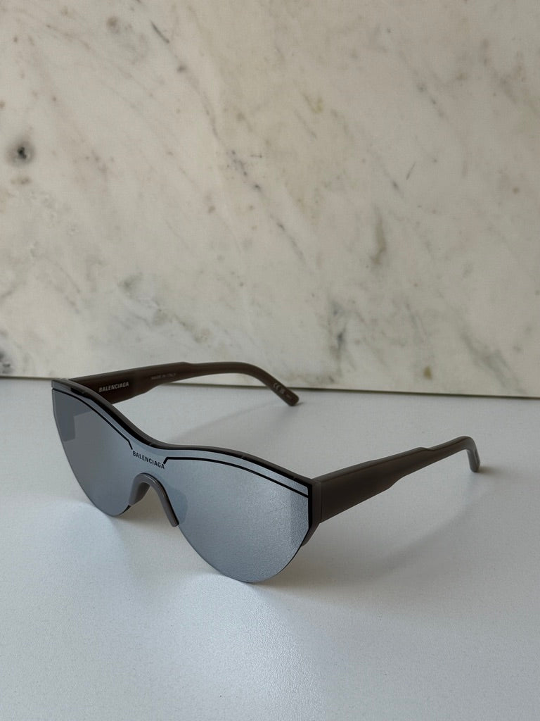 Balenciaga BB0004SA Gafas de sol con escudo espejado en plateado