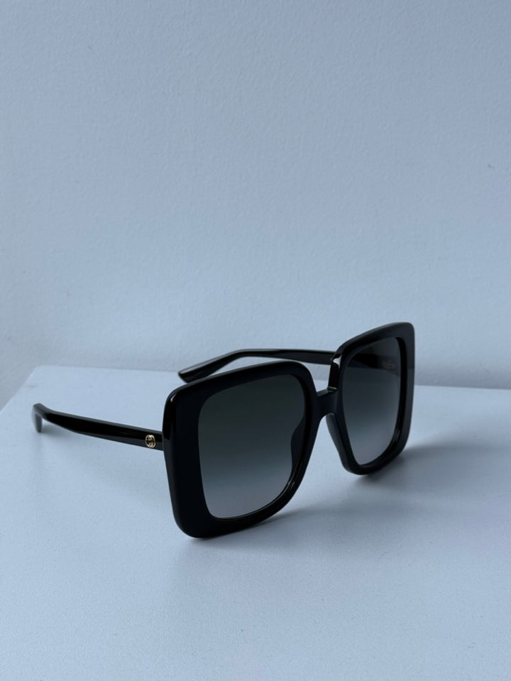 Gafas de sol cuadradas extragrandes en negro Gucci GG1314S 