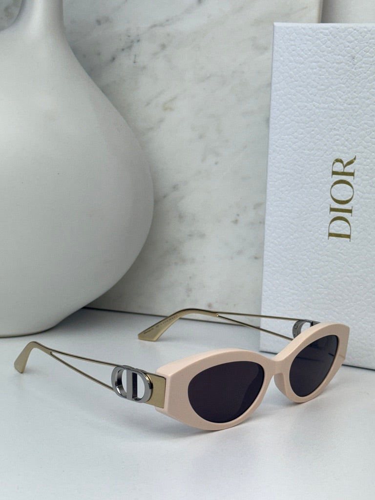 Dior 30Montaigne B6I Cat Eye Sunglasses in Pink