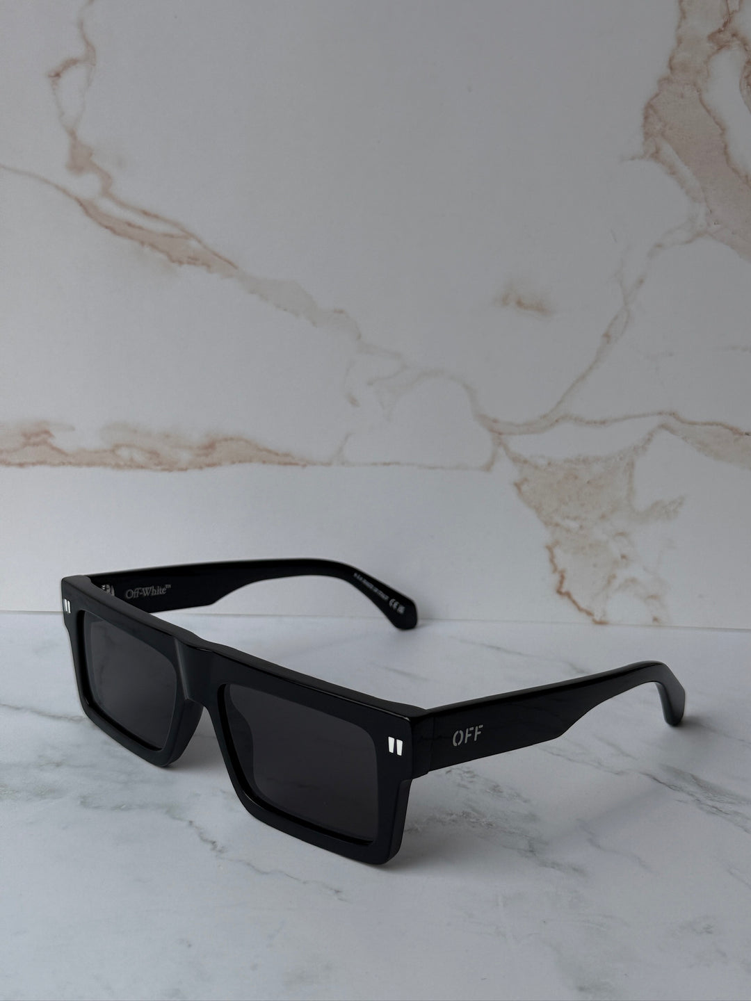 Off White Chandler Sunglasses in Black