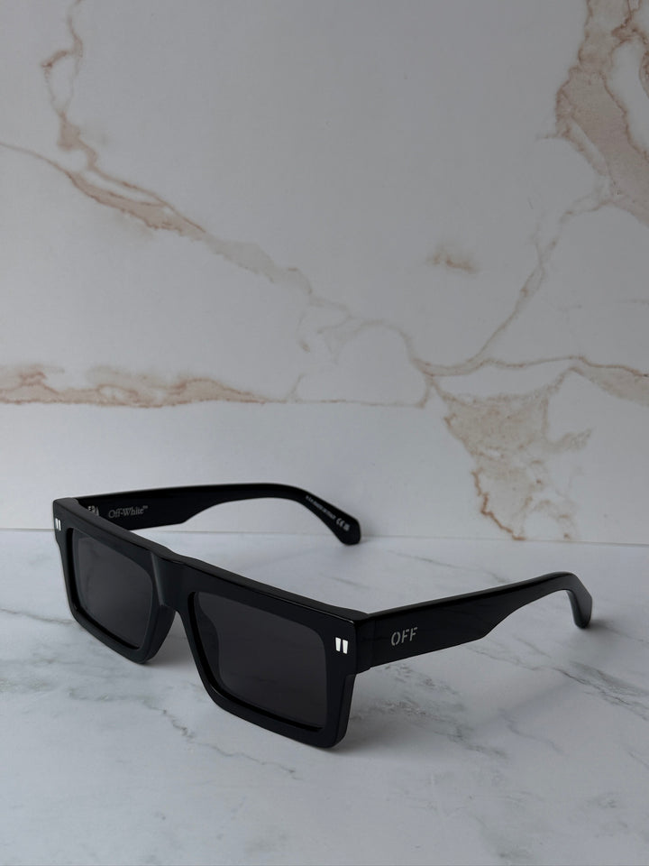 Off White Chandler Sunglasses in Black