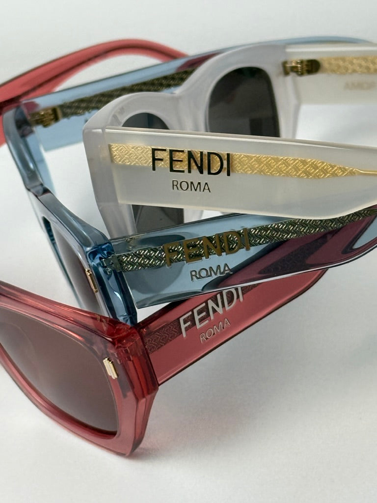 Fendi FE40040U Gafas de sol redondas negras con espejo 