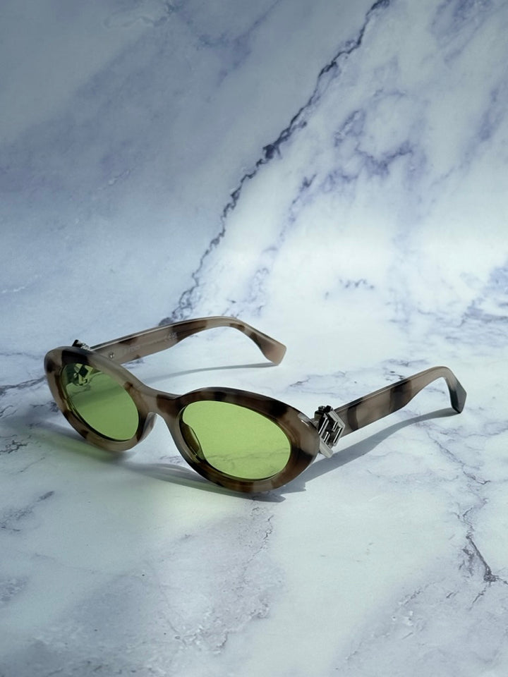 Fendi Diamonds FE40140U Oval Sunglasses in Tortoise Grey