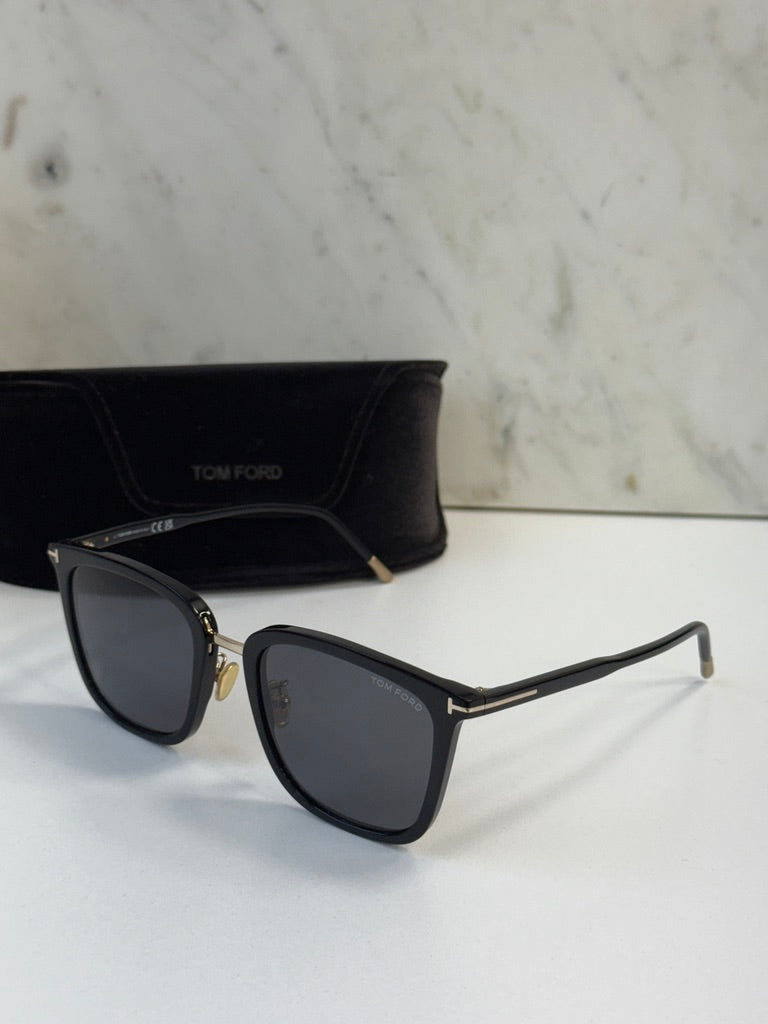 Tom Ford Sari FT0690 Gafas de sol polarizadas negras