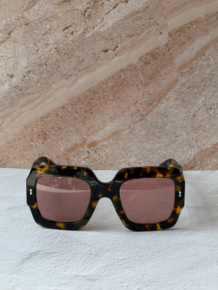 Gafas de sol cuadradas extragrandes en negro Gucci GG1111S 