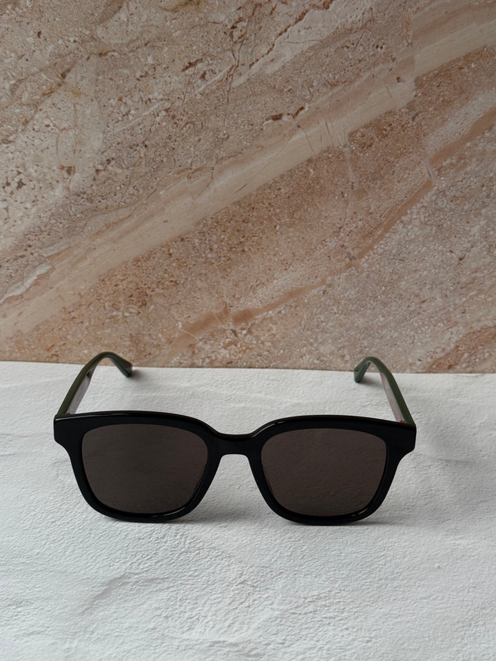 Gucci GG0847SK Gafas de sol con patas a rayas negras