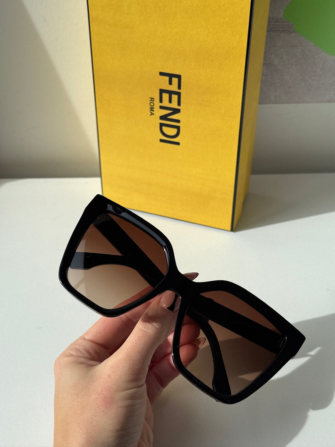 Fendi FE40086I Fendigraphy Sunglasses in Black