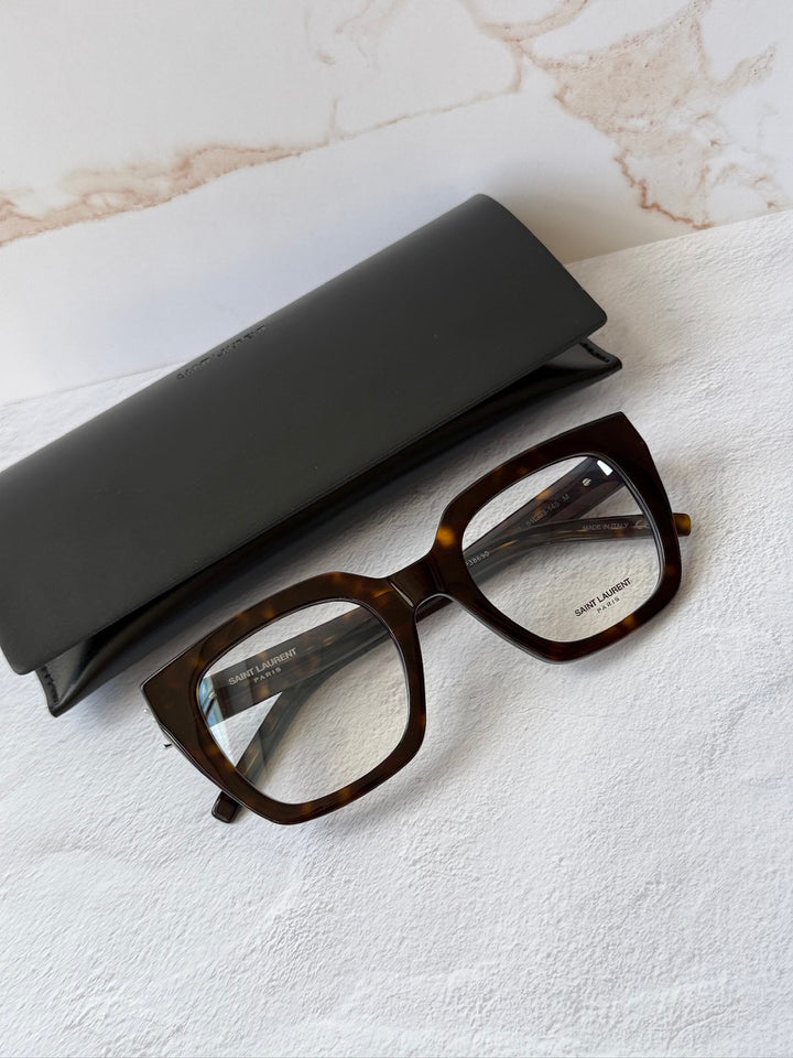 Saint Laurent SLM95/F Gafas de sol estilo ojo de gato con montura gruesa en oro negro