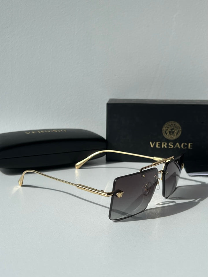 Versace VE2245 Gafas de sol Medusa cuadradas grises 