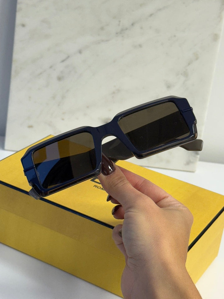 Fendi FE40073U Fendigraphy Sunglasses in Brown