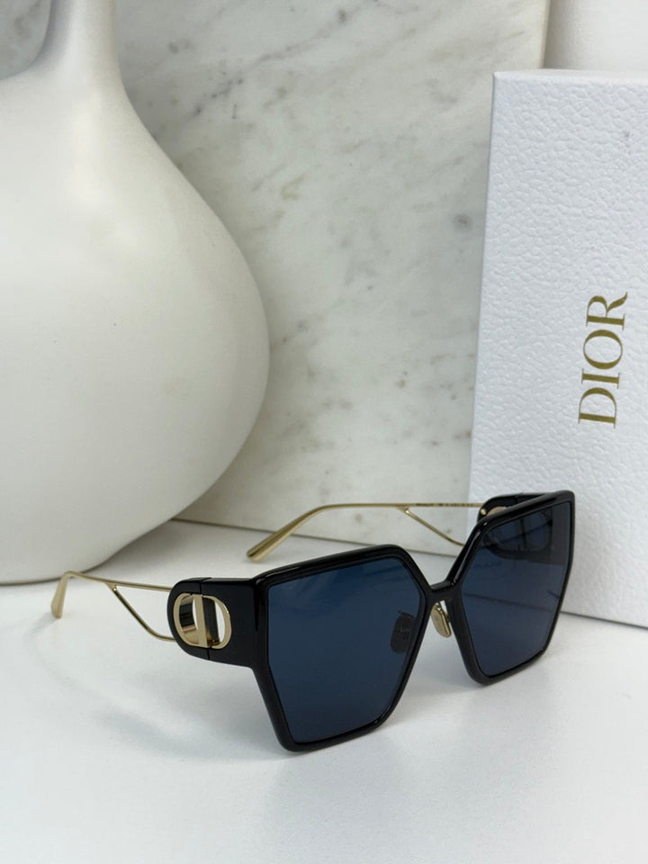Dior 30Montaigne BU Cat Eye Square Sunglasses in Black Gold
