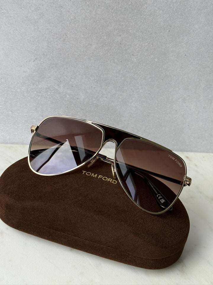 Pilot sunglasses with rose gold frame and dark brown gradient lenses, TOM FORD logo