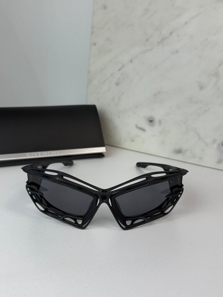 Givenchy GV40081I Cut Mask Sunglasses in Black