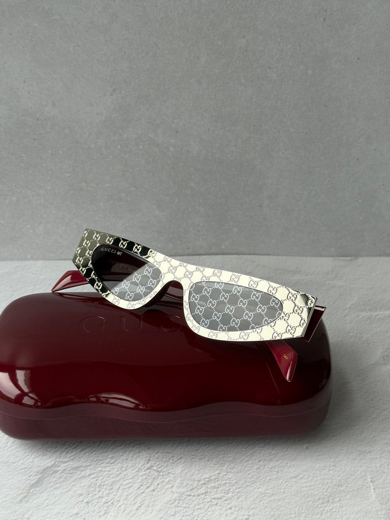 Gafas de sol extragrandes Gucci GG0817S con lentes grises 