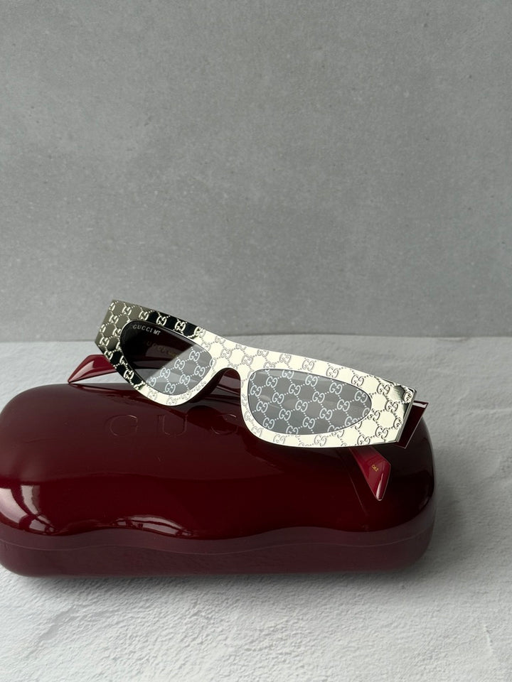 Gafas de sol extragrandes Gucci GG0817S con lentes grises 