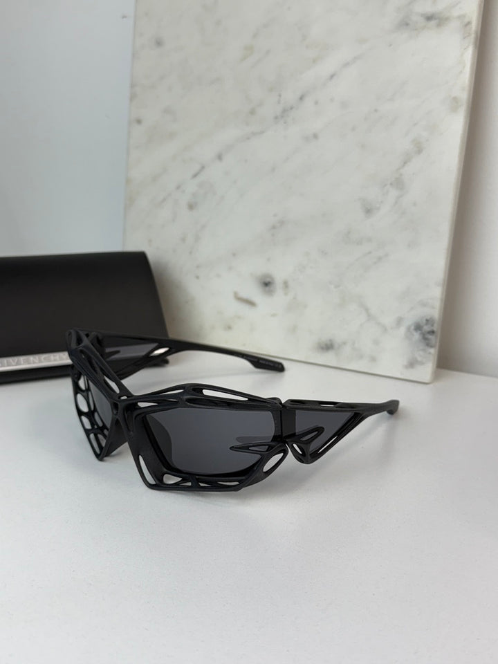 Givenchy GV40081I Cut Mask Sunglasses in Black