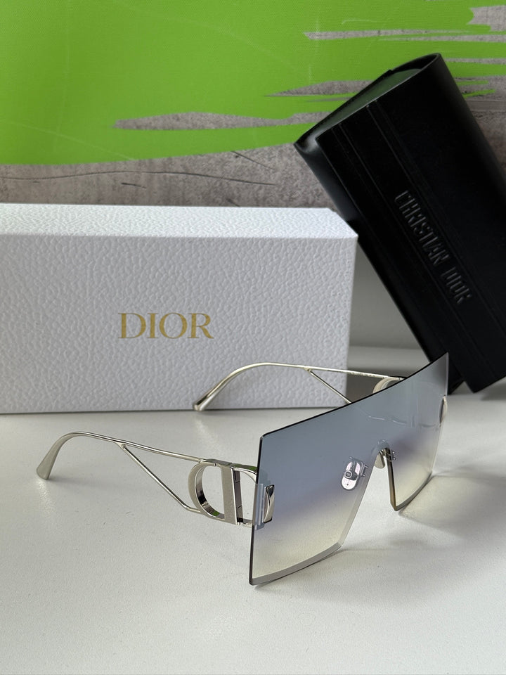 Dior 30Montaigne M1U Oversized Flat Top Sunglasses in Silver Mirror
