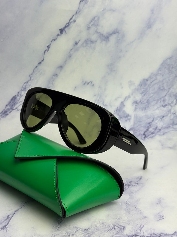 Bottega Veneta BV1362S Oversized Sunglasses in Black Green