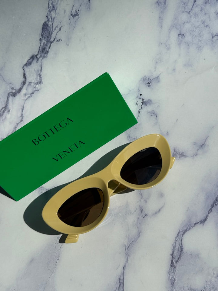 Bottega Veneta BV1325S Thick Rim Sunglasses in Yellow