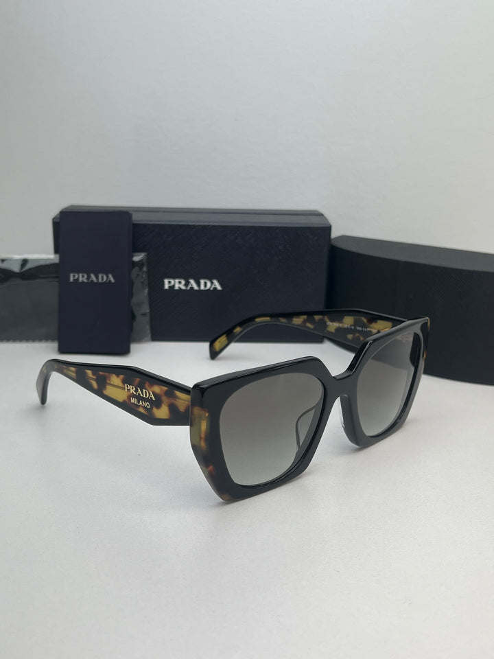 Gafas de sol de gran tamaño Prada PR15WS en Habana negra