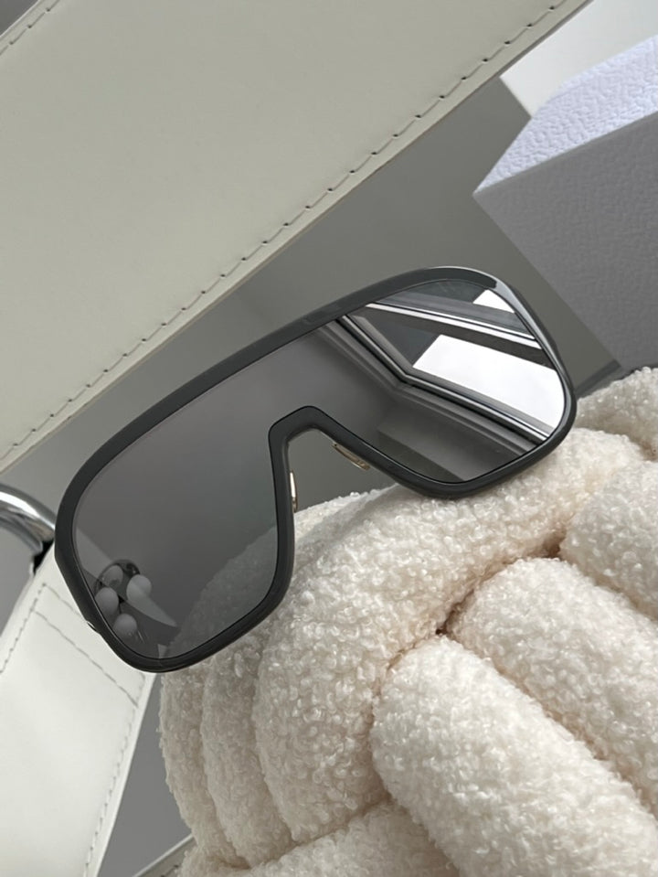 Dior BobbySport M1U Sunglasses in Grey Mirror