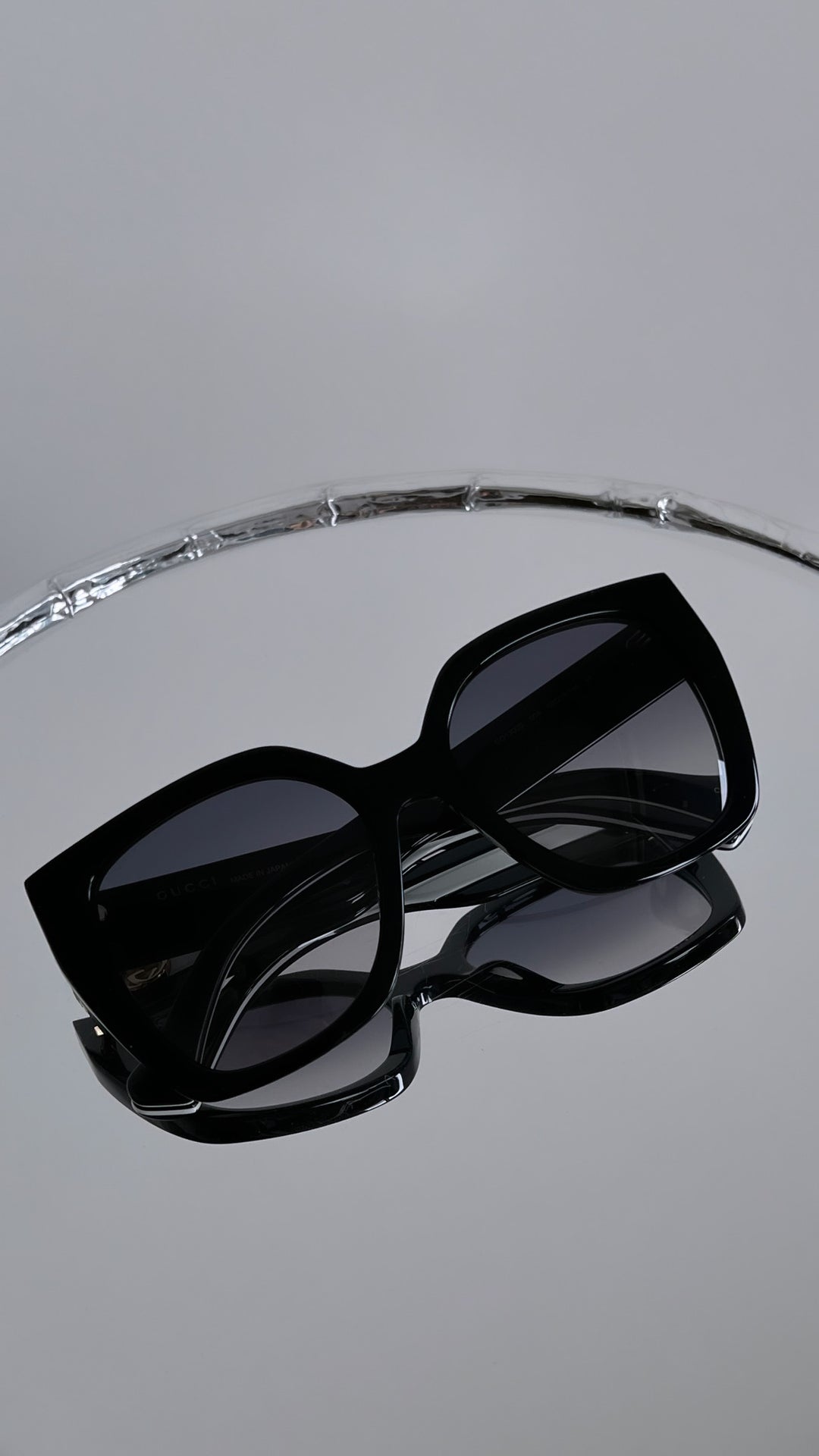 Gafas de sol cuadradas Gucci GG1300S en negro blanco