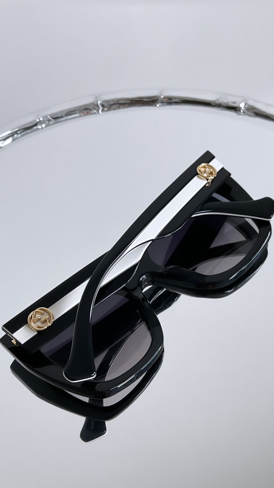 Gafas de sol cuadradas Gucci GG1300S en negro blanco