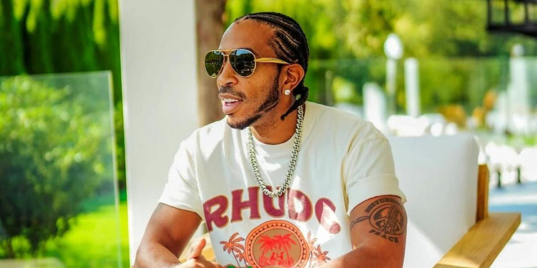 Bottega Veneta BV1012S Gafas de sol estilo aviador minimalistas con lentes rojas