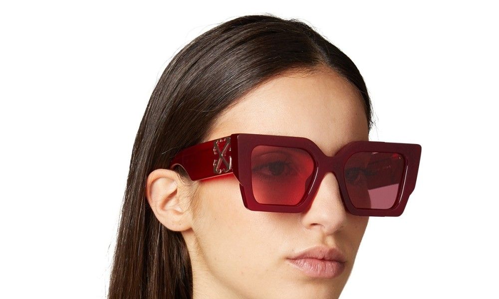 Off White Catalina sunglasses on model, burgundy red square frames with pink lenses.