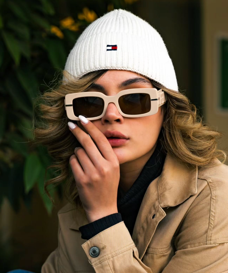 Fendi FE40133I Fendigraphy Beige Square Sunglasses