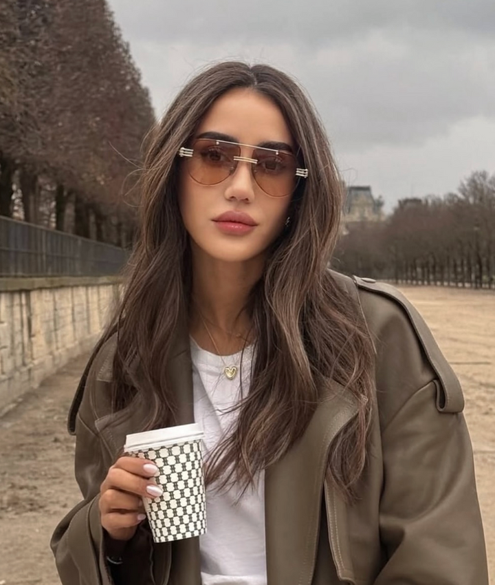 Bottega Veneta BV1012S Gafas de sol estilo aviador minimalistas con lentes rojas