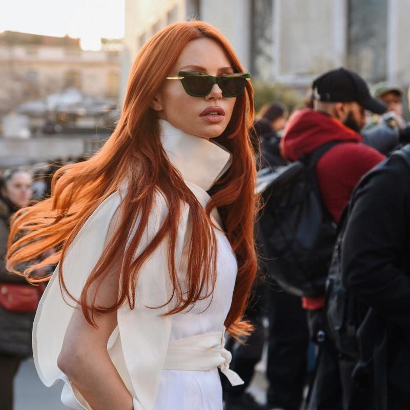 Bottega Veneta BV1012S Gafas de sol estilo aviador minimalistas con lentes rojas