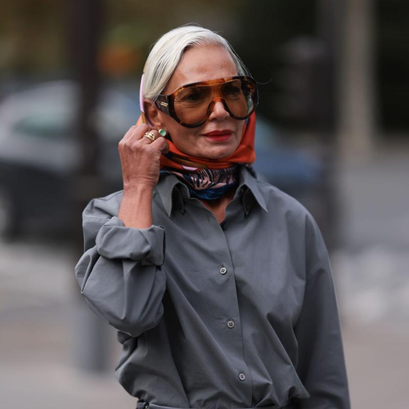 Bottega Veneta BV1345S Oversized Mask Sunglasses in Havana