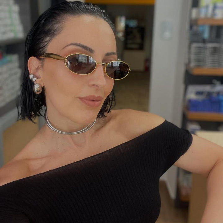 Bottega Veneta BV1012S Gafas de sol estilo aviador minimalistas con lentes rojas