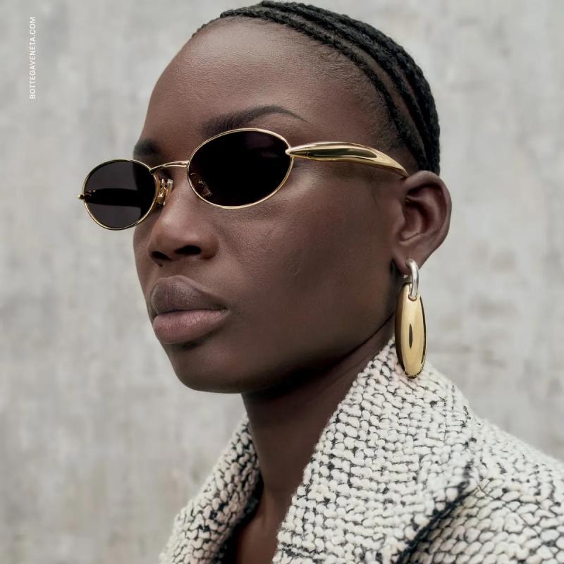 Bottega Veneta BV1012S Gafas de sol estilo aviador minimalistas con lentes rojas