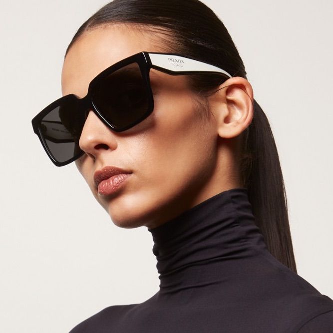 Prada PR24ZS Gafas de sol extragrandes en negro blanco