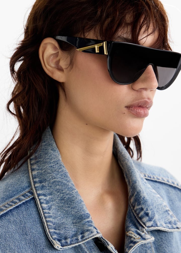 Fendi FE40040U Gafas de sol redondas negras con espejo 