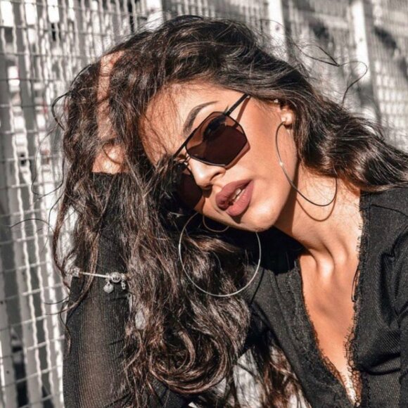 Bottega Veneta BV1012S Minimalist Aviator Sunglasses in Black