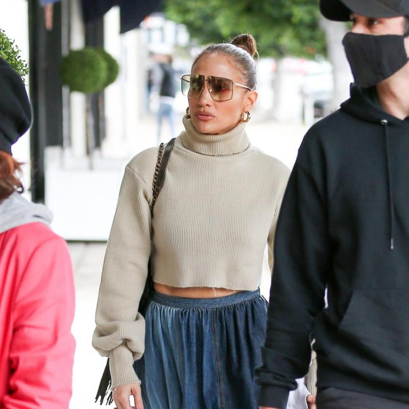 Max Mara sunglasses on model, gold-tone frame with brown gradient lenses