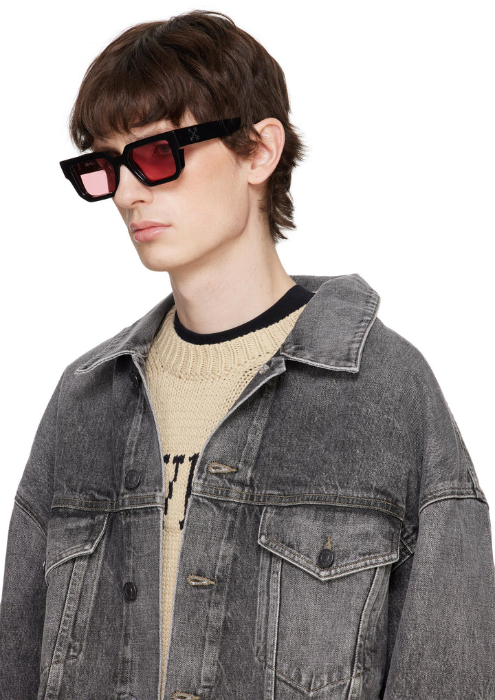 Black square sunglasses on model, side profile, with pink tinted lenses