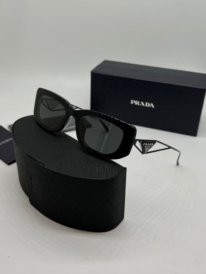 Gafas de sol delgadas Prada PR14YS en negro 