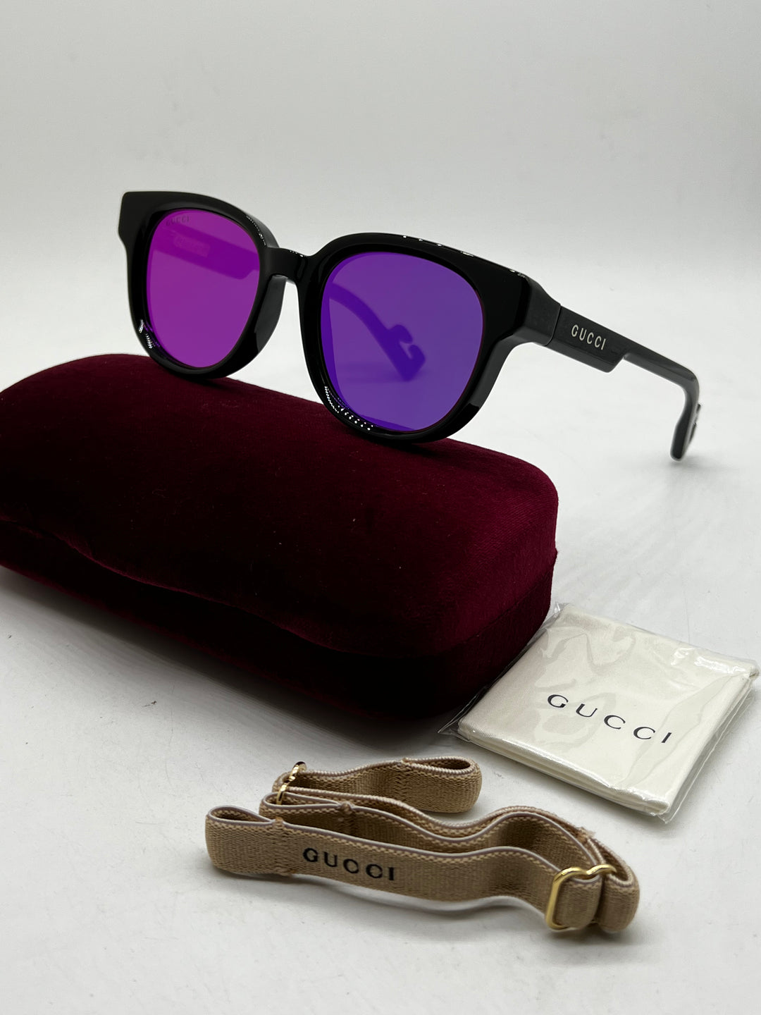 Gucci GG1237S Gafas de sol con espejo y correa negra