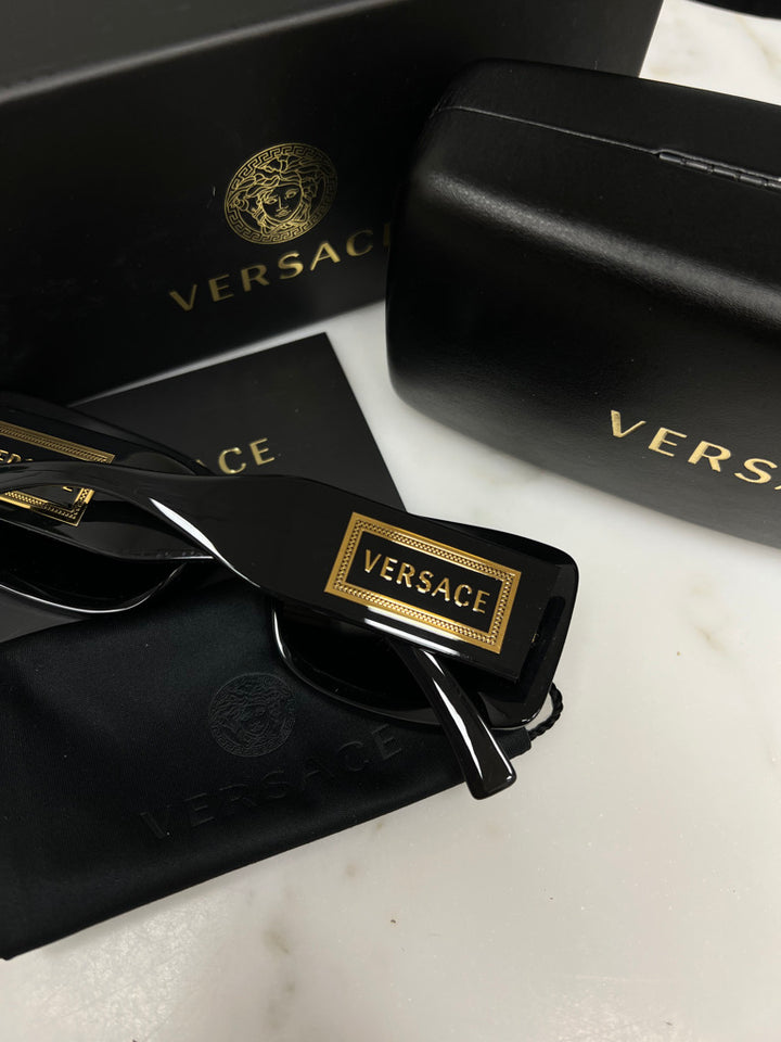 Versace VE4377 Gafas de sol rectangulares con logo negro