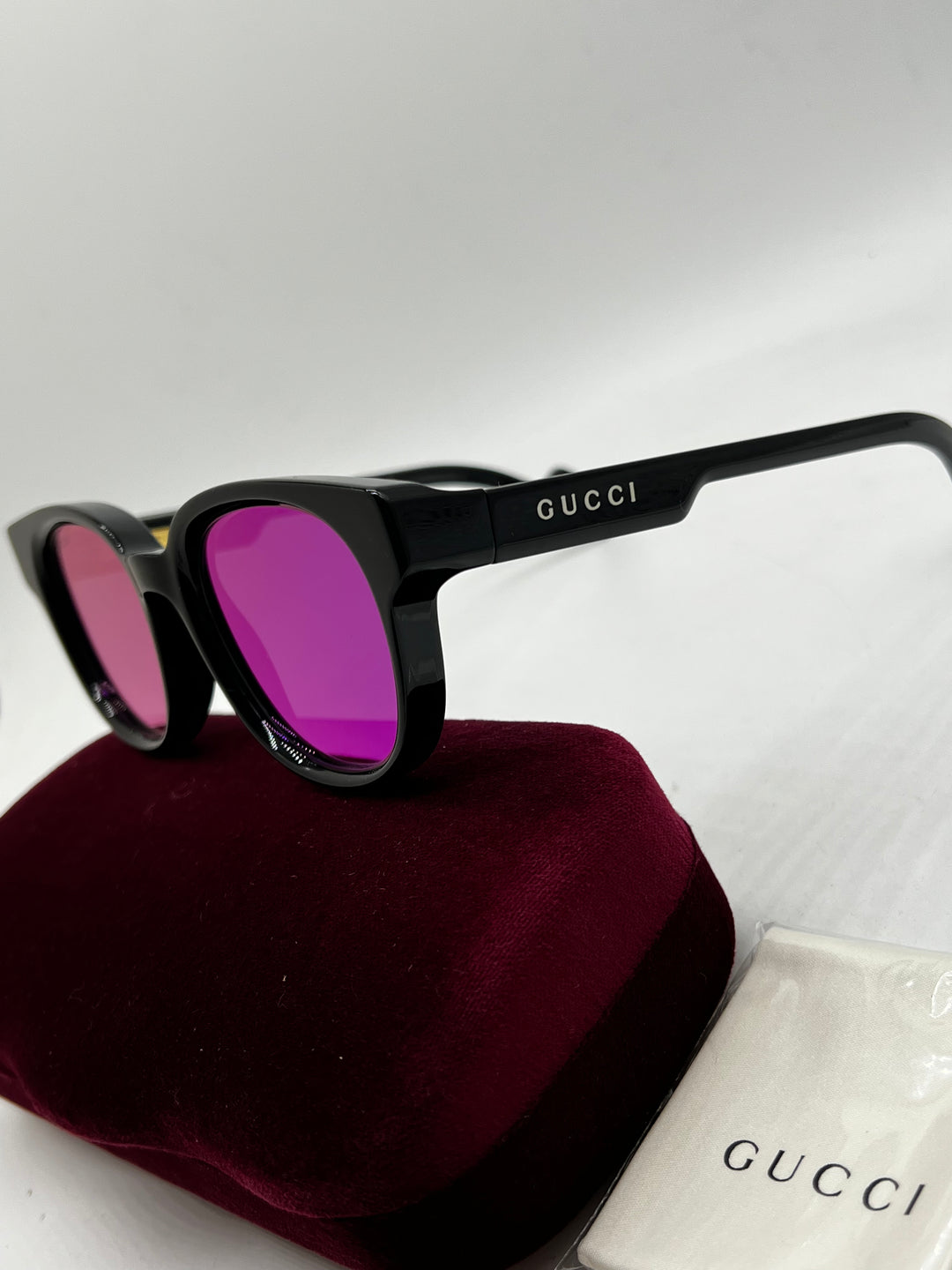 Gucci GG1237S Gafas de sol con espejo y correa negra