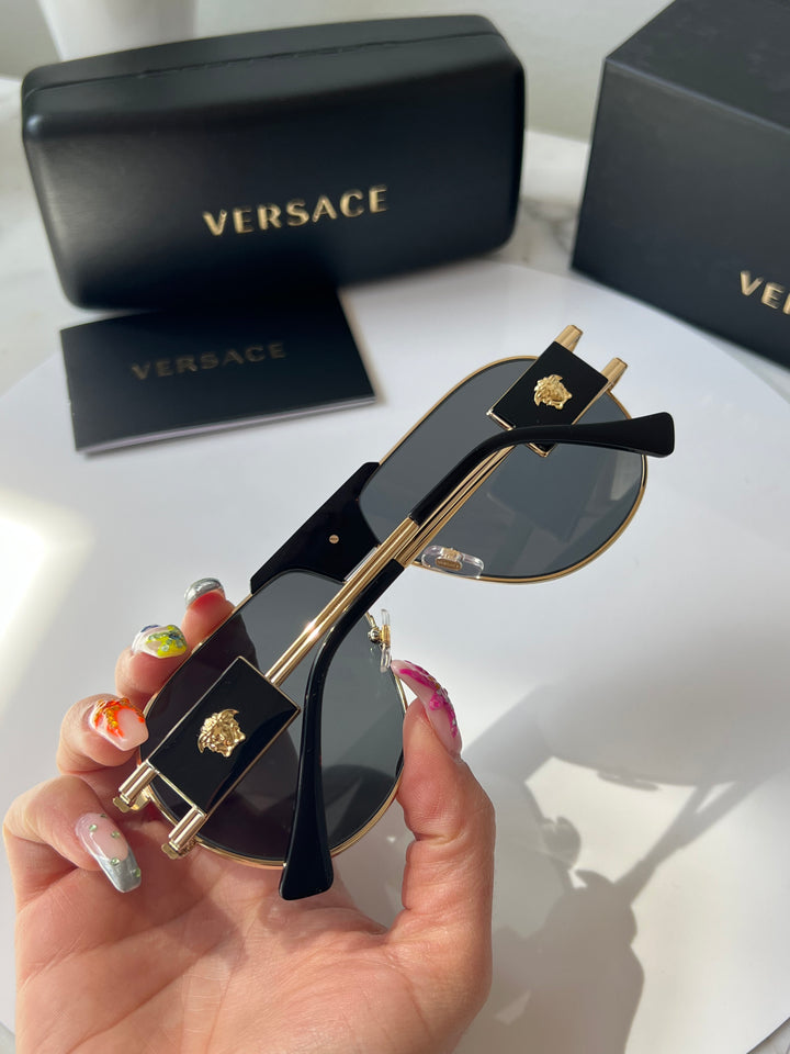 Versace Gafas de sol estilo aviador Medusa VE2252 en negro