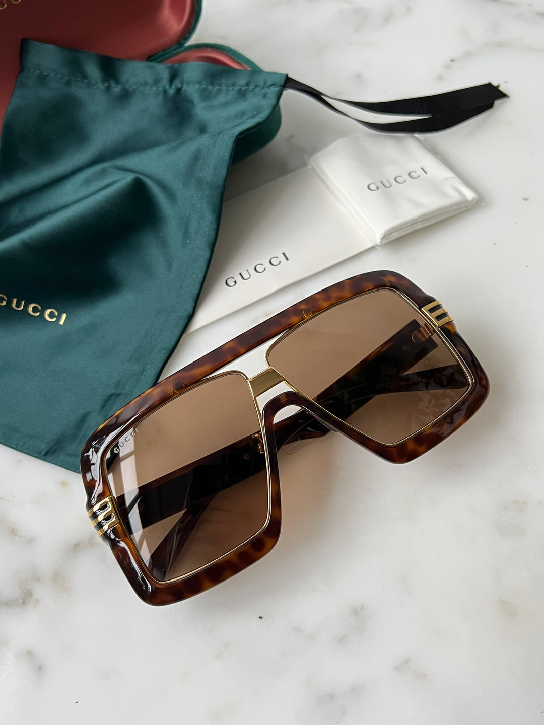 Gafas de sol estilo aviador extragrandes en marrón Gucci GG0900S