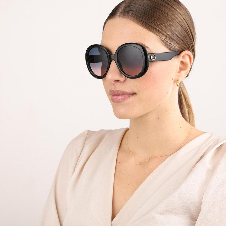 Gucci GG0712S Gafas de sol de pierna con logo redondo y lentes degradados negros extragrandes